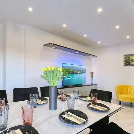 Апартаменты Luxury House