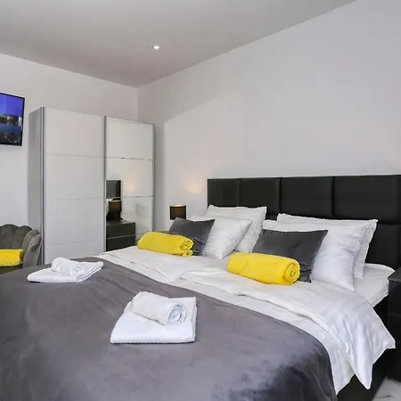 Luxury House Апартаменты *