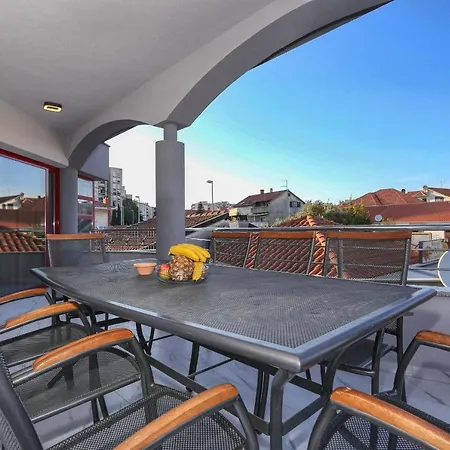 アパート Luxury House *