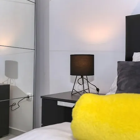 Luxury House アパート *