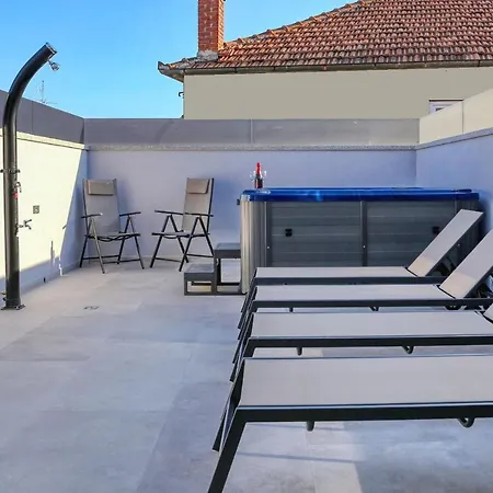 Luxury House Апартаменты *