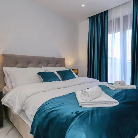 Luxury House Апартаменты *