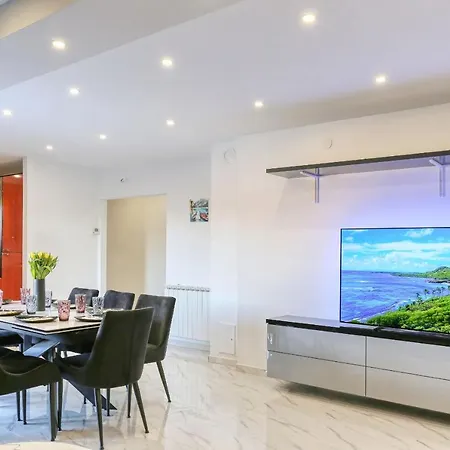 Апартаменты Luxury House