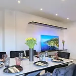 Luxury House Zara