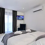 Luxury House Lejlighed *