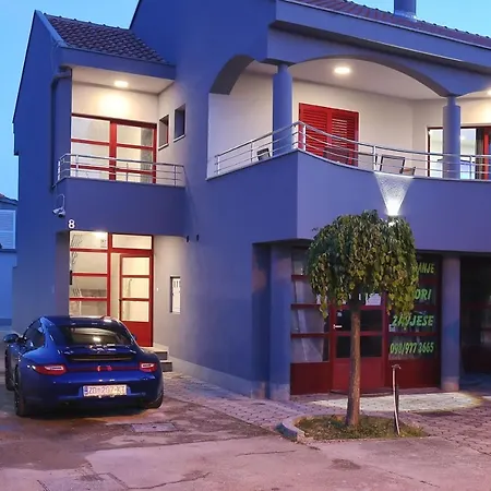 Luxury House Apartment *