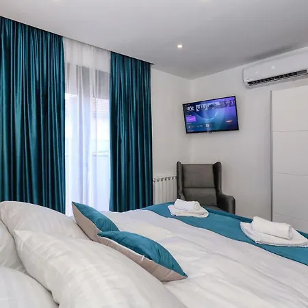 Luxury House Apartment *