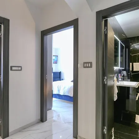 Luxury House Apartment *