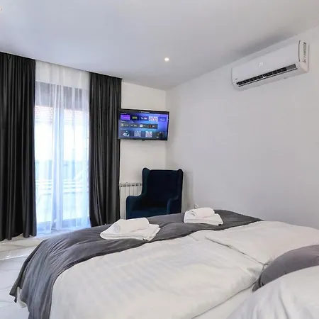 Luxury House Apartment *