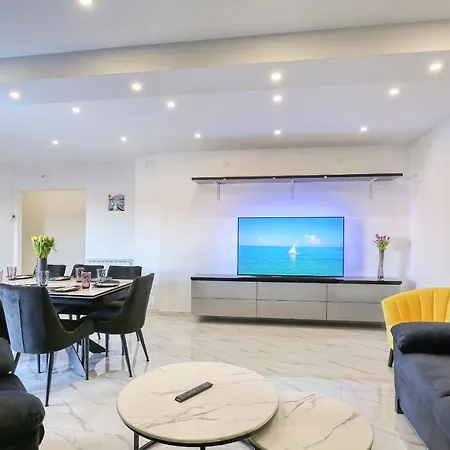 Luxury House * Zara